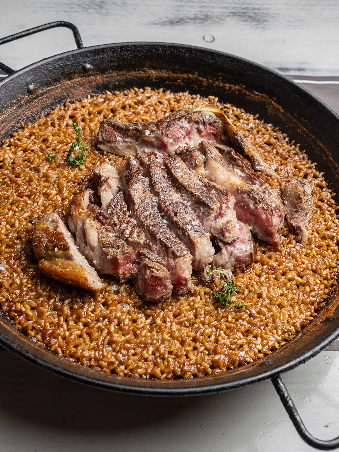 Arroz con solomillo de ternera a la brasa en LaPepa Restaurant, cocina mediterránea en Plaza Europa, Barcelona